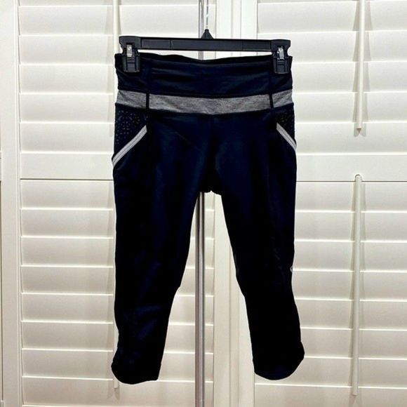 Lululemon Black and gray Cropped Tights/ Leggings with reflective strip. Size 4 - Picture 1 of 2